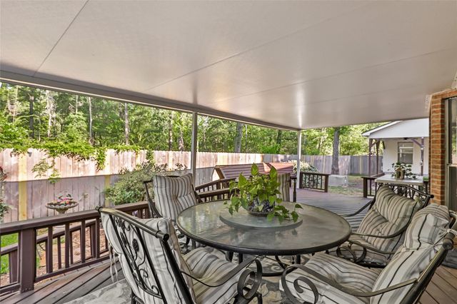 1014 N Rivershire Drive, Conroe, TX 77304