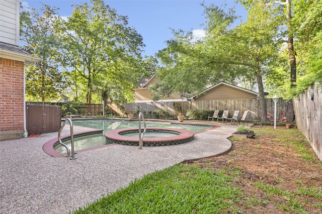 1014 N Rivershire Drive, Conroe, TX 77304