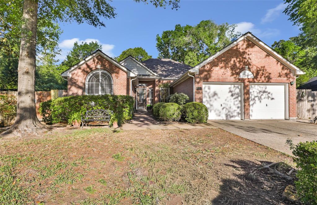 1014 N Rivershire Drive, Conroe, TX 77304