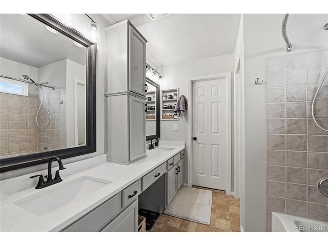 5726 Prairie Cir, Longmont, CO 80504