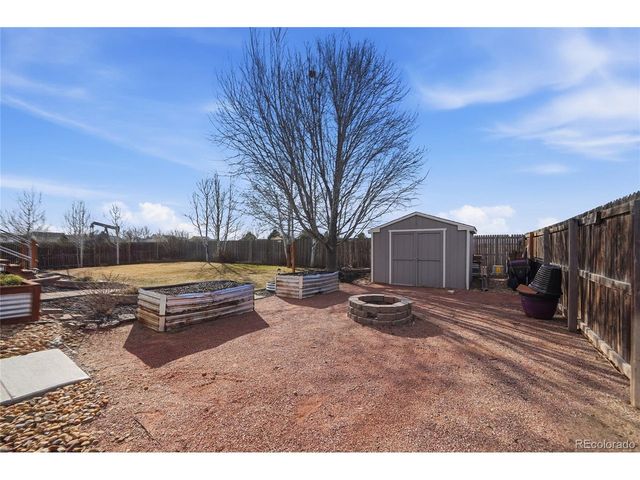 5726 Prairie Cir, Longmont, CO 80504