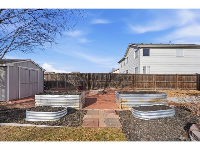 5726 Prairie Cir, Longmont, CO 80504