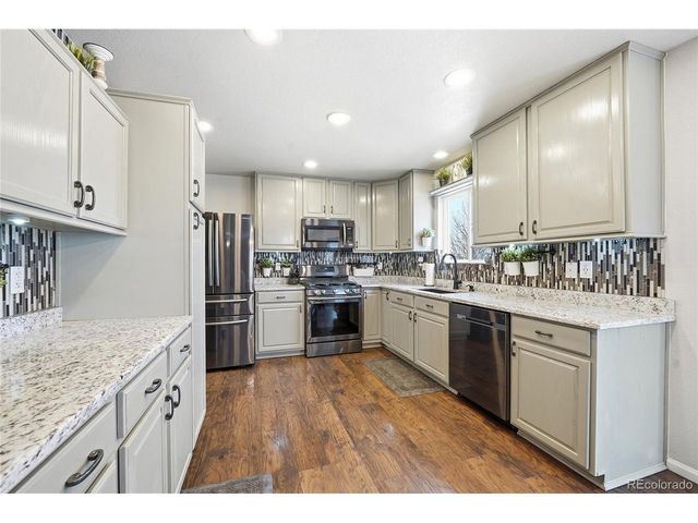 5726 Prairie Cir, Longmont, CO 80504