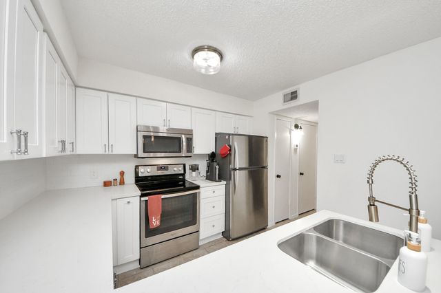 2510 Grants Lake Boulevard 23, Sugar Land, TX 77479