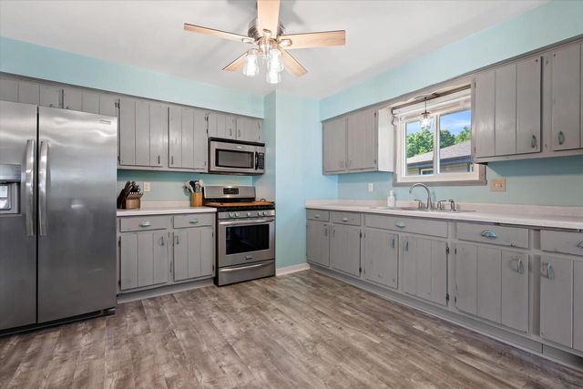 4219 W Pebble Beach COURT, Franklin, WI 53132