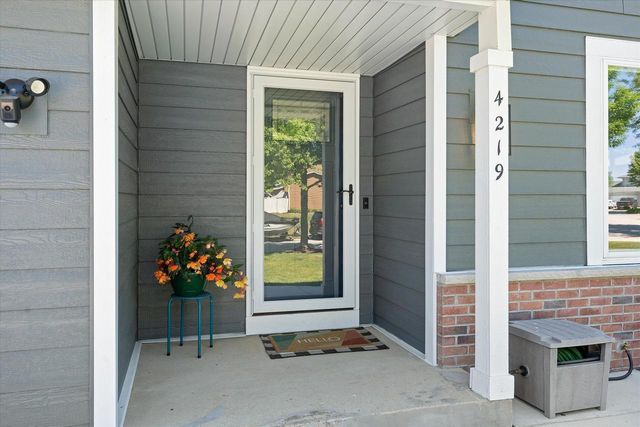 4219 W Pebble Beach COURT, Franklin, WI 53132