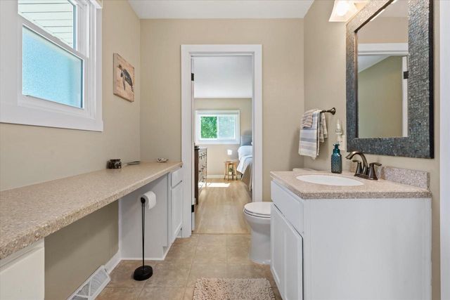 4219 W Pebble Beach COURT, Franklin, WI 53132