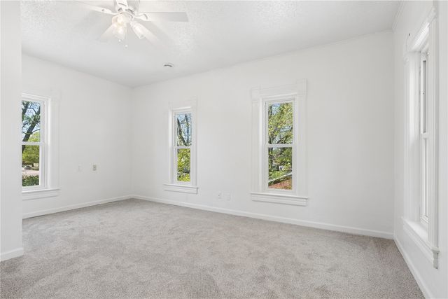 401 S Market St, Solon, IA 52333