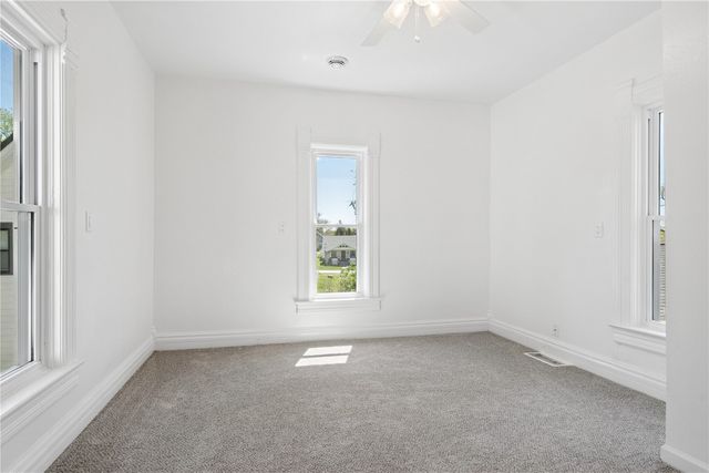 401 S Market St, Solon, IA 52333