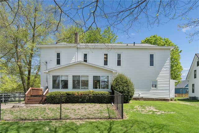 401 S Market St, Solon, IA 52333
