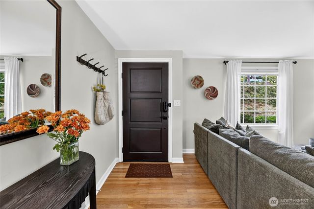 3826 Belvidere Avenue SW, Seattle, WA 98126