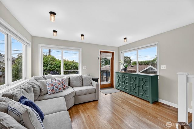 3826 Belvidere Avenue SW, Seattle, WA 98126