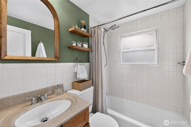 3826 Belvidere Avenue SW, Seattle, WA 98126