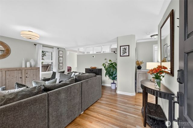 3826 Belvidere Avenue SW, Seattle, WA 98126