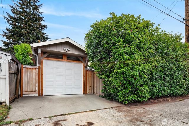 3826 Belvidere Avenue SW, Seattle, WA 98126