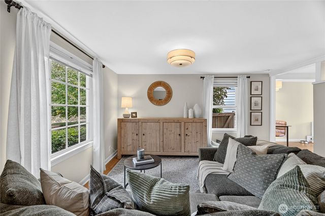 3826 Belvidere Avenue SW, Seattle, WA 98126