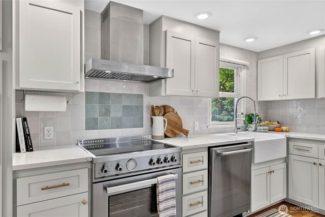 3826 Belvidere Avenue SW, Seattle, WA 98126