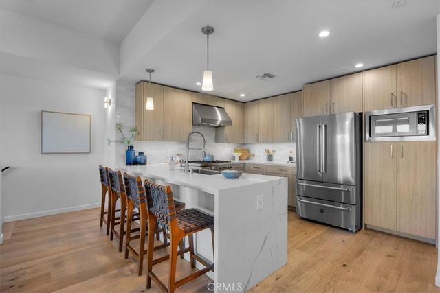 615 Aviation Way, Manhattan Beach, CA 90266