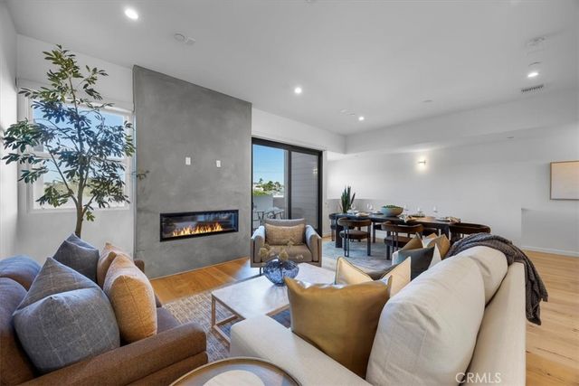 615 Aviation Way, Manhattan Beach, CA 90266