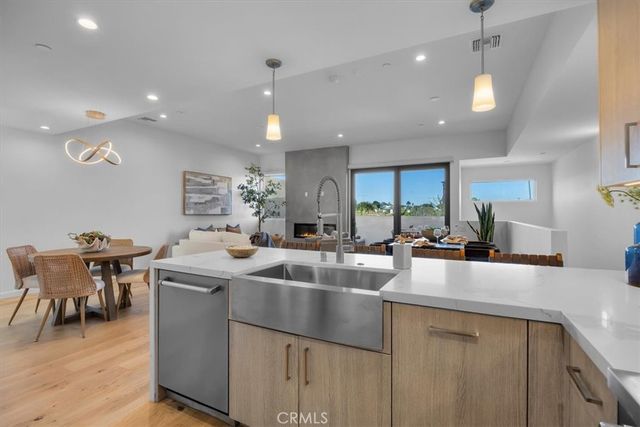 615 Aviation Way, Manhattan Beach, CA 90266