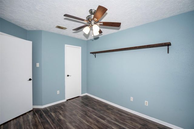 5617 Freshmeadow Street, League City, TX 77573