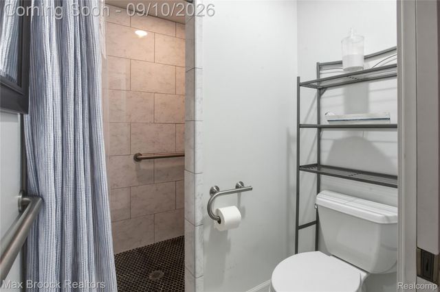 3845 Shellmarr Lane, Bloomfield Charter Township, MI 48302