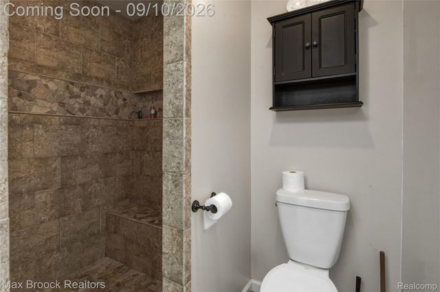3845 Shellmarr Lane, Bloomfield Charter Township, MI 48302