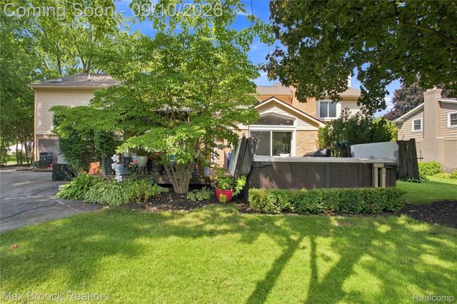 3845 Shellmarr Lane, Bloomfield Charter Township, MI 48302