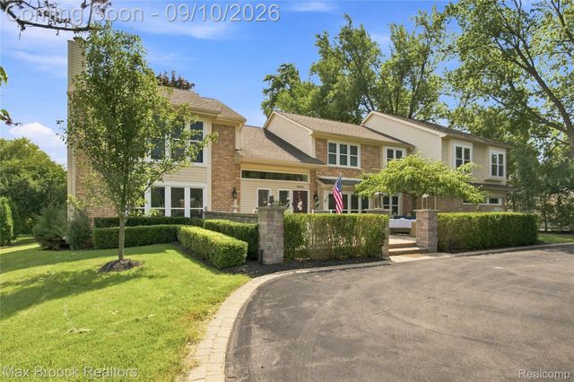 3845 Shellmarr Lane, Bloomfield Charter Township, MI 48302