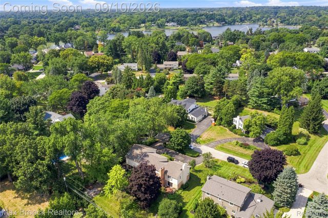 3845 Shellmarr Lane, Bloomfield Charter Township, MI 48302
