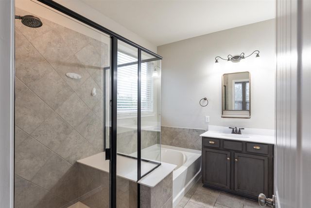 320 Cyril DR, Hutto, TX 78634