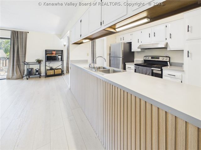 1025 Marina Drive, Hurricane, WV 25526