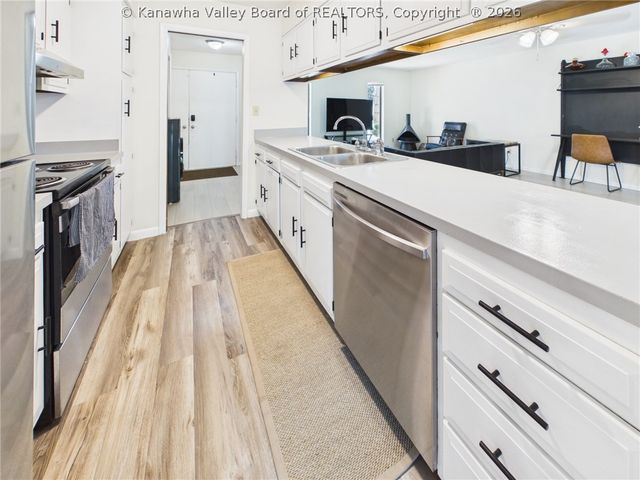 1025 Marina Drive, Hurricane, WV 25526
