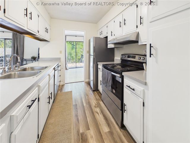 1025 Marina Drive, Hurricane, WV 25526