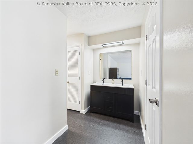 1025 Marina Drive, Hurricane, WV 25526