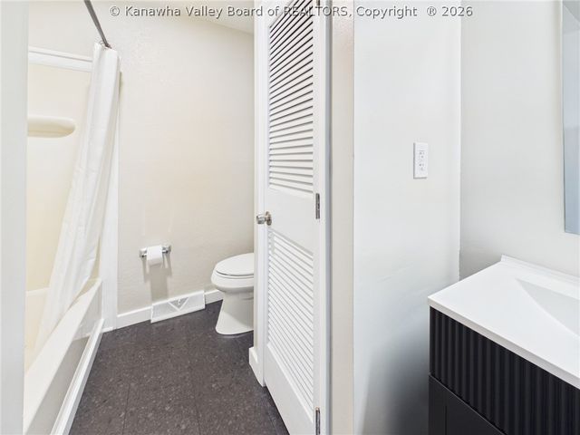 1025 Marina Drive, Hurricane, WV 25526