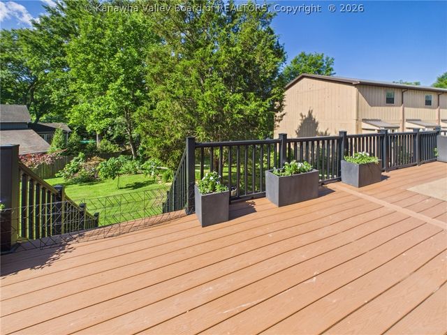 1025 Marina Drive, Hurricane, WV 25526