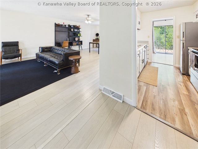 1025 Marina Drive, Hurricane, WV 25526