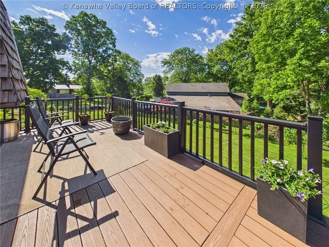 1025 Marina Drive, Hurricane, WV 25526