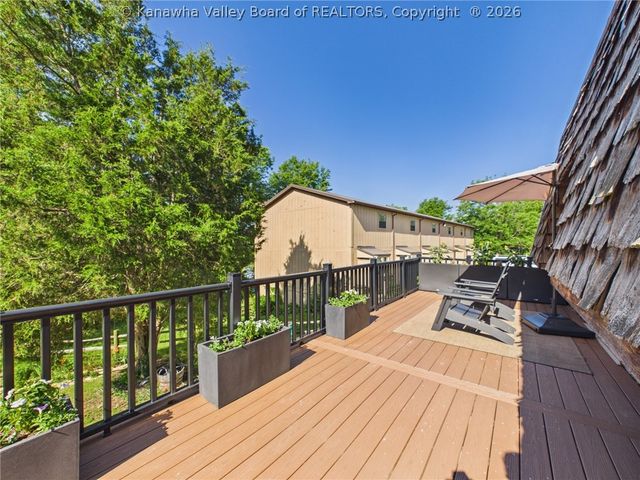 1025 Marina Drive, Hurricane, WV 25526