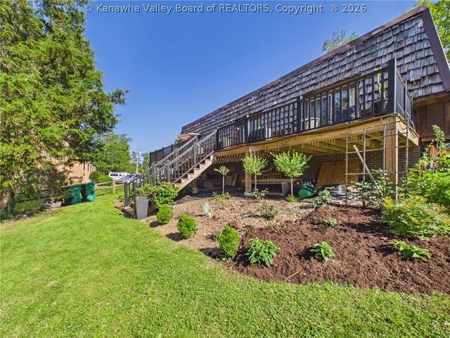 1025 Marina Drive, Hurricane, WV 25526
