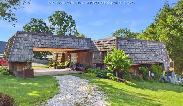 1025 Marina Drive, Hurricane, WV 25526