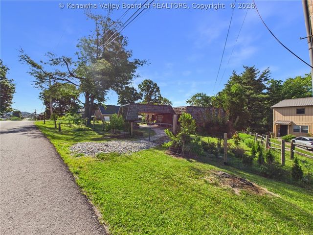 1025 Marina Drive, Hurricane, WV 25526