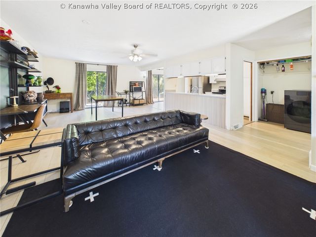 1025 Marina Drive, Hurricane, WV 25526