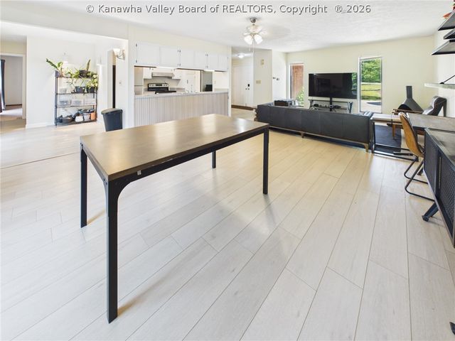 1025 Marina Drive, Hurricane, WV 25526