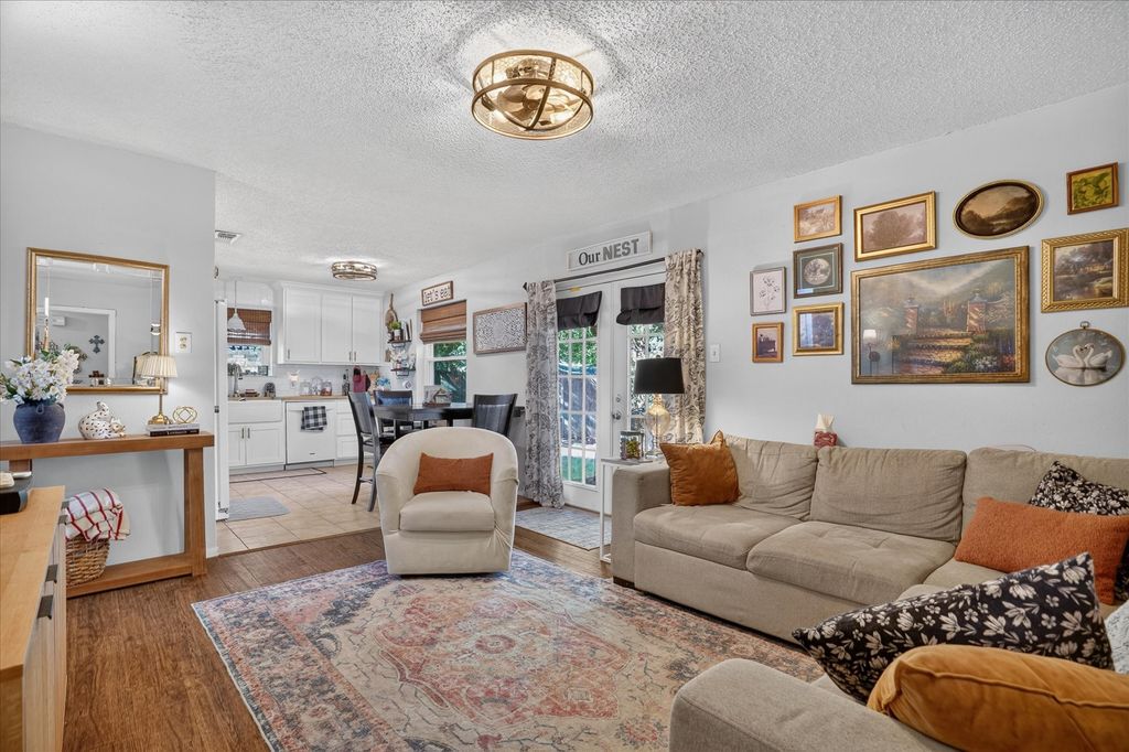 209 S Scott Street, Burleson, TX 76028 — photo 3