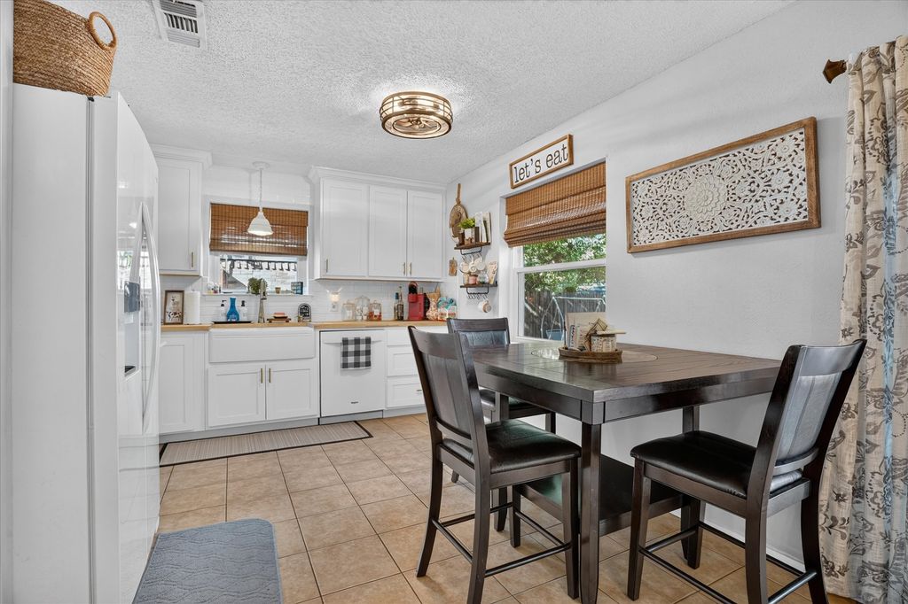 209 S Scott Street, Burleson, TX 76028 — photo 5