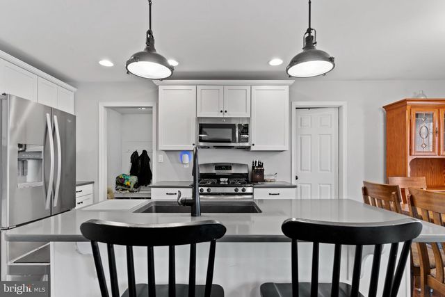245 SPRING MEADOWS RD, Manchester, PA 17345