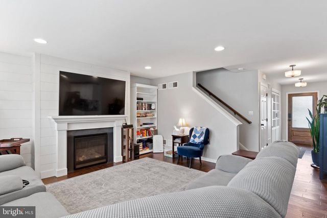245 SPRING MEADOWS RD, Manchester, PA 17345