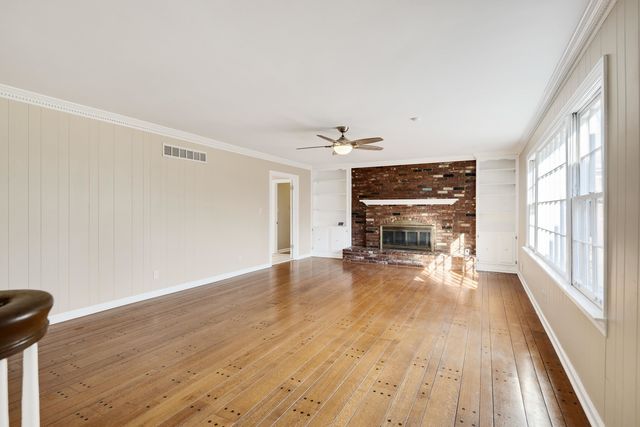 2072 KIRBY RD, Memphis, TN 38119